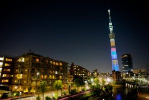 押上駅(スカイツリー前)_夜の東京スカイツリー_GW仕様の特別レインボーライトアップ
