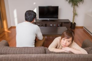 人数別の時間つぶし・暇つぶし方法_退屈で暇を持て余す女性
