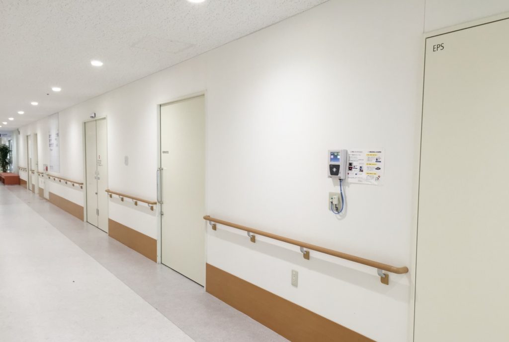 入院中でもできる暇つぶし_病院の廊下入院中でもできる暇つぶし_病院の廊下