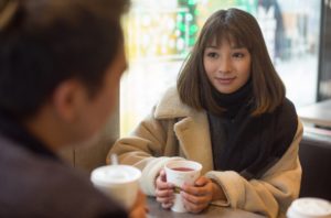 女性向け_男友達とできる暇つぶし_カフェに居る男女